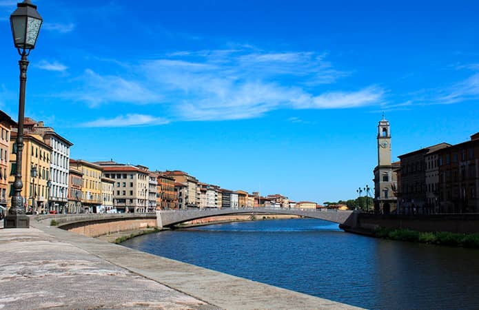 Puente del Medio en Pisa, Italia