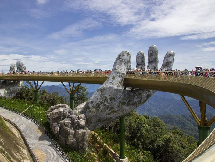 Colina de Ba Na y el Puente Dorado