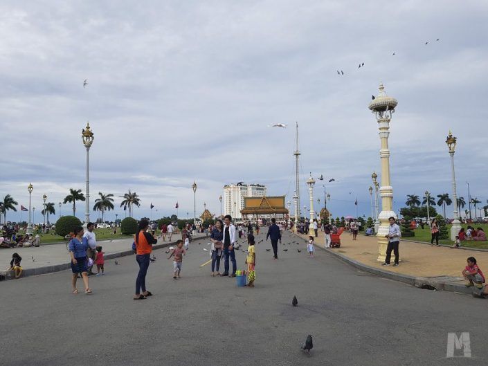 Pasear por la avenida Preah Sisowath Quay