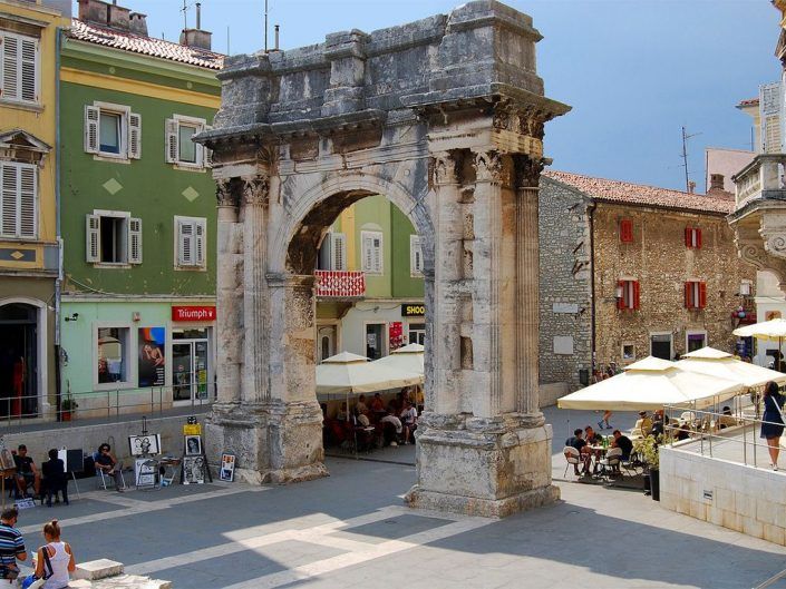 Arco de lo Sergios de Pula, Croacia