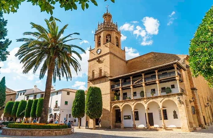 Plaza de la Duquesa Parcent e Iglesia de Santa María la Mayor, Ronda