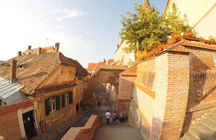 Pasaje de la Escalera, Rumania