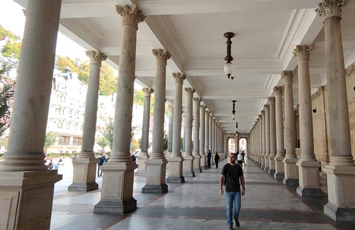 Qué ver en Karlovy Vary en un día - Columnata del Molino