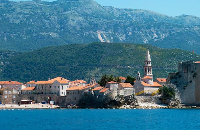 Budva, uno de los destinos de playa de Montenegro