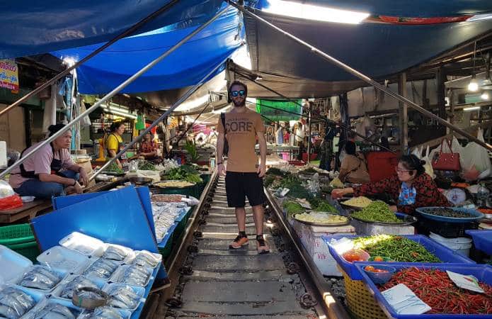 Mejores excursiones desde Bangkok en un día - Mercado de las vías del tren de Mae Klong