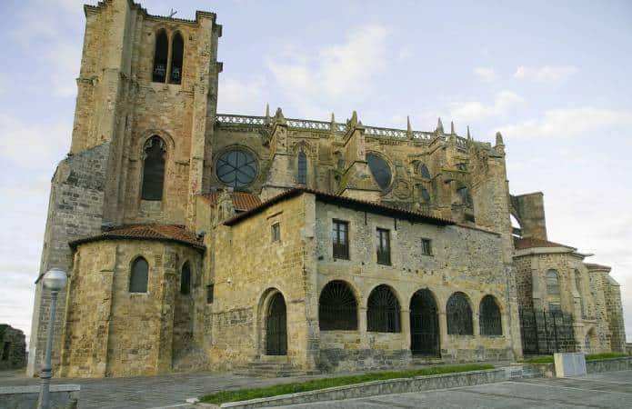 Qué visitar en Castro Urdiales en un día - Iglesia de Santa María de la Asunción