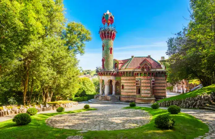 Qué ver en Comillas en un día - Capricho de Gaudí
