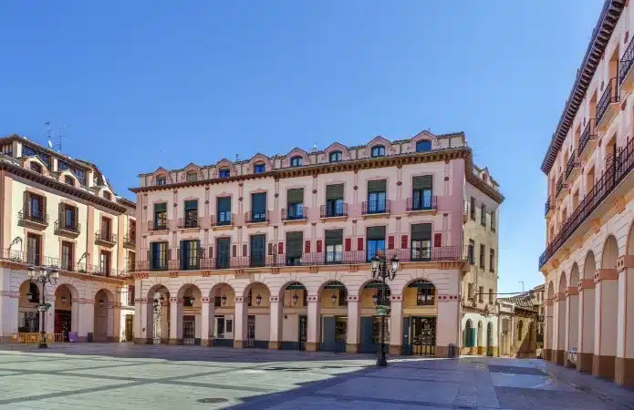 Qué visitar en Huesca ciudad en un día - Plaza Luís López Allué